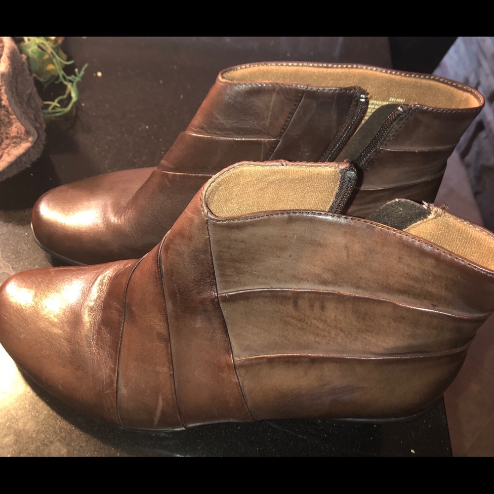 Ankle booties